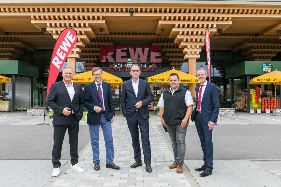 Ein Jahr Green FarmingMarkt in WiesbadenErbenheim REWE Presse